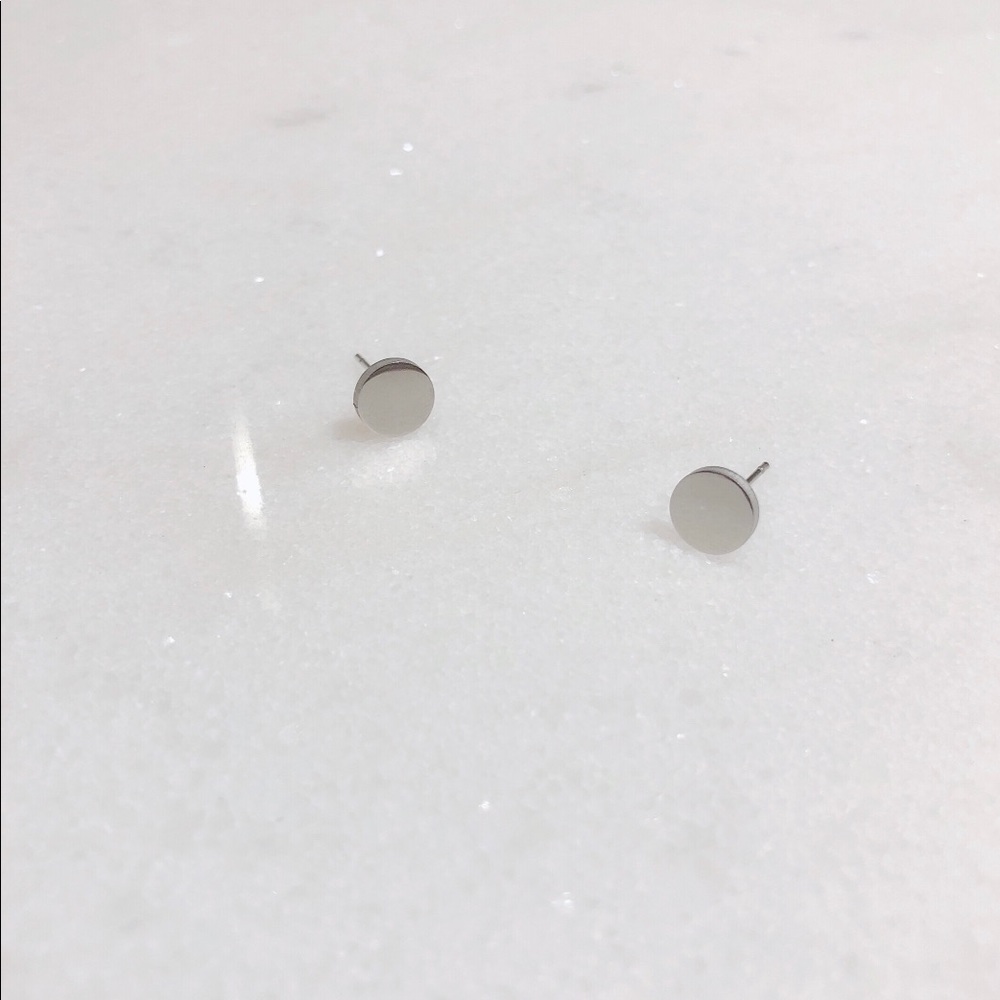 Geometric stud earrings - Picture 2 of 11